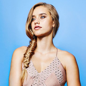 garnier_fructis_hair_style_wedding_looks_festive_fishtail_braid_368x386